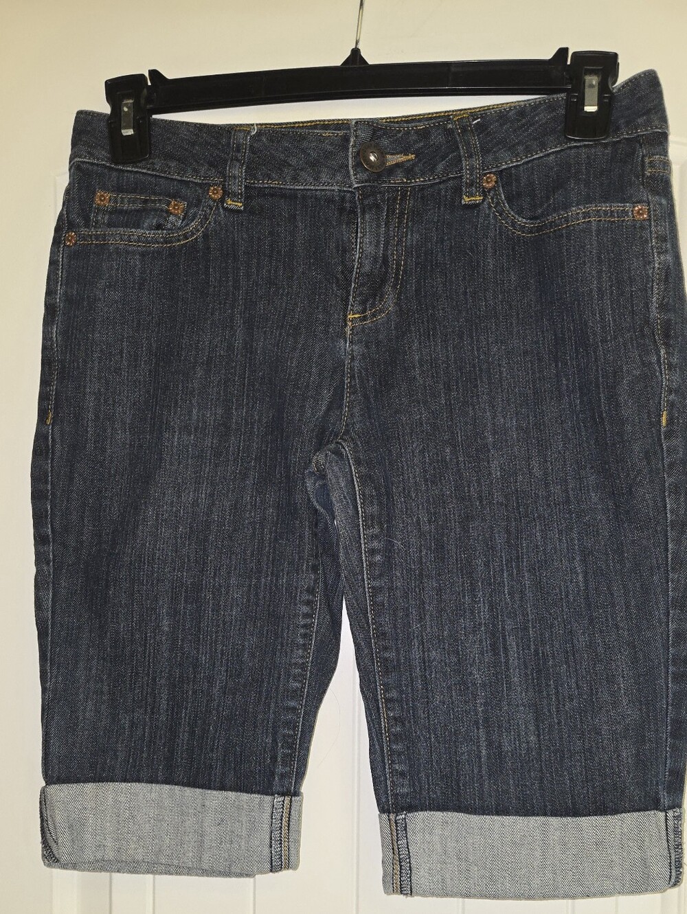 NWOT DKNY Denim Dark Wash Cuffed Women's Capris